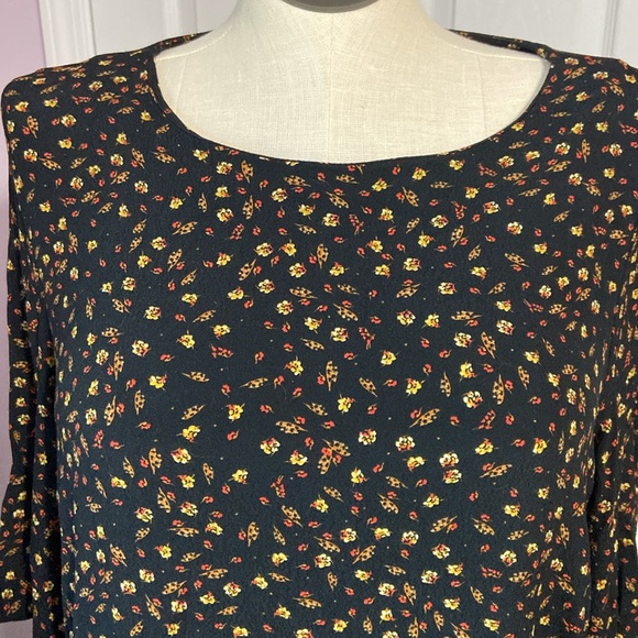 Adorable H&M Top - Picture 2 of 4